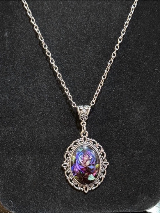 Jewelry - Vintage-Style Purple Rose Pendant Necklace 20 inches